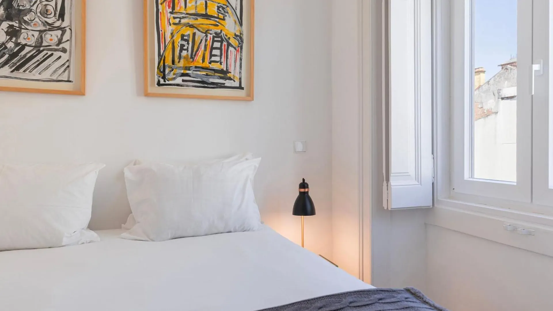 Lägenhet Lisbon Hidden Oasis With Pool By Lovelystay