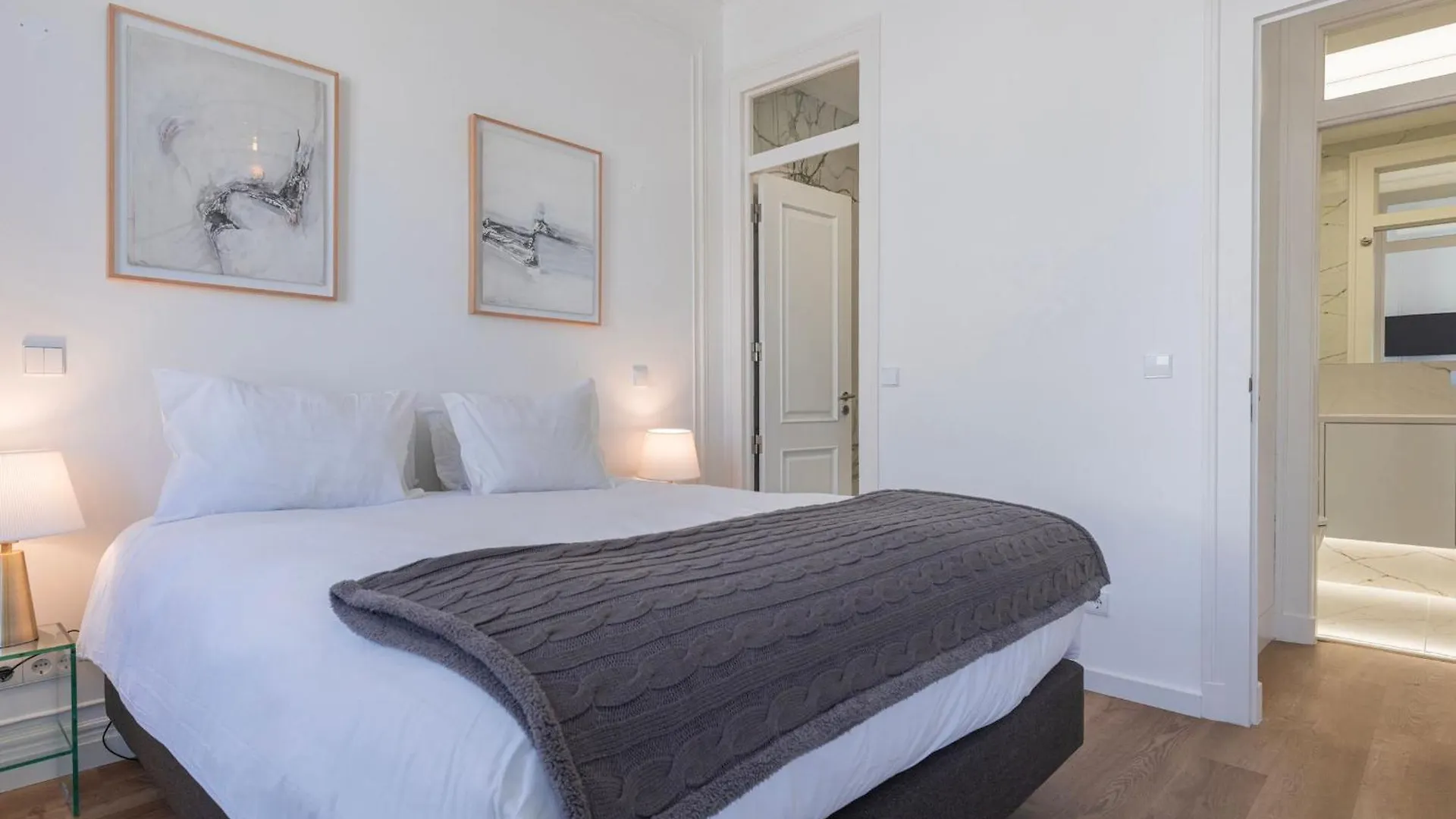 Lisbon Hidden Oasis With Pool By Lovelystay Lägenhet